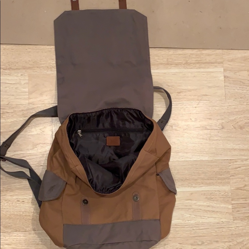 Backpack - Picture 3 of 4